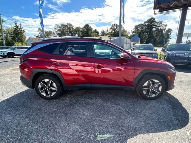 Used 2025 Red Hyundai SEL Convenience image 2