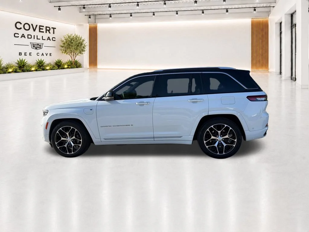 Used 2023 Bright White Clea Jeep Summit Reserve image 6