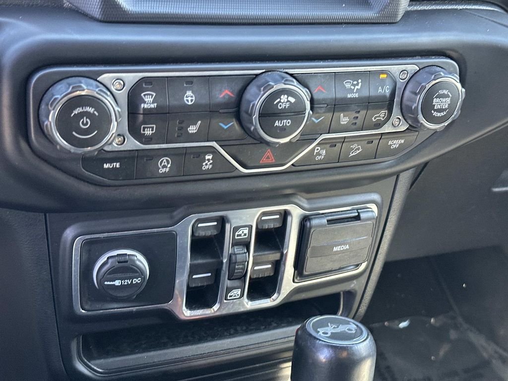 Used 2020 Crystal Metallic Jeep Unlimited Sahara Altitude image 23