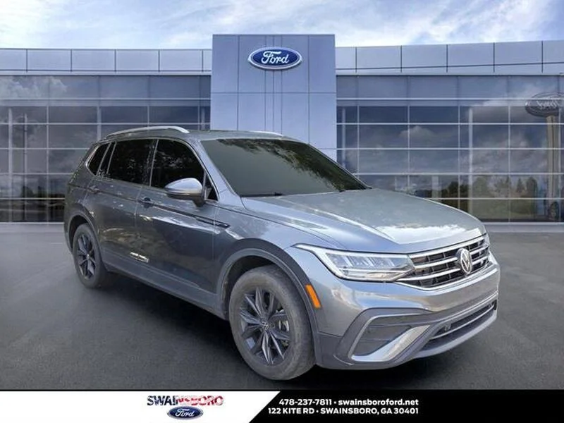Used 2023 Platinum Gray Metallic Volkswagen SE image 1