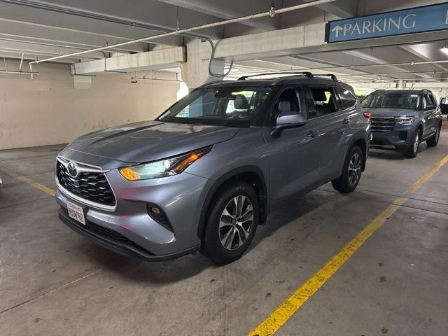 2022 Toyota Highlander XLE 4x2 V6's photo