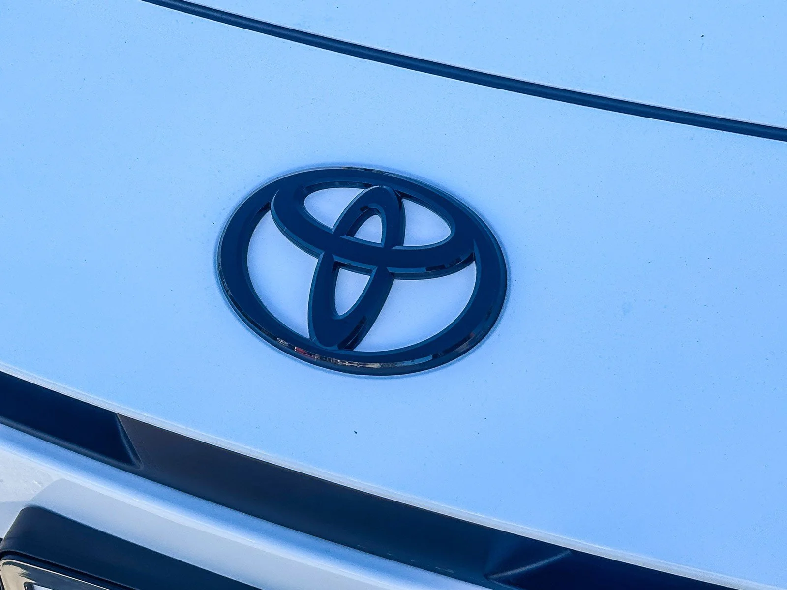 New 2026 Ice Cap Toyota SE image 9
