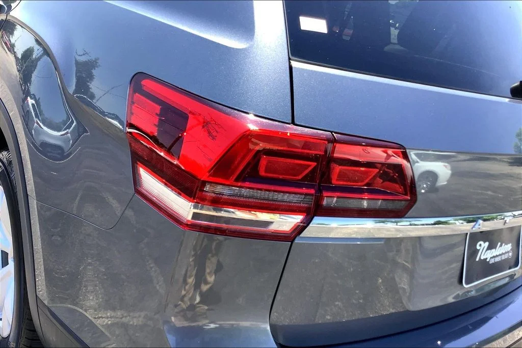 Used 2018 Gray Volkswagen S image 33