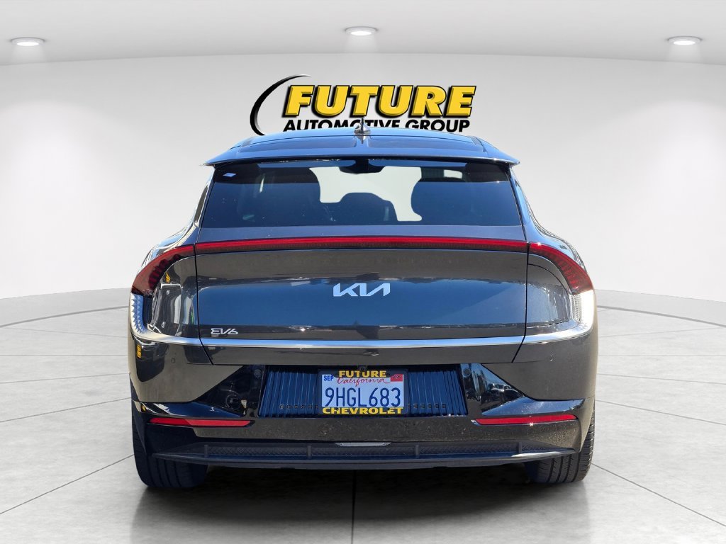 Used 2023 Gray Kia Wind image 5