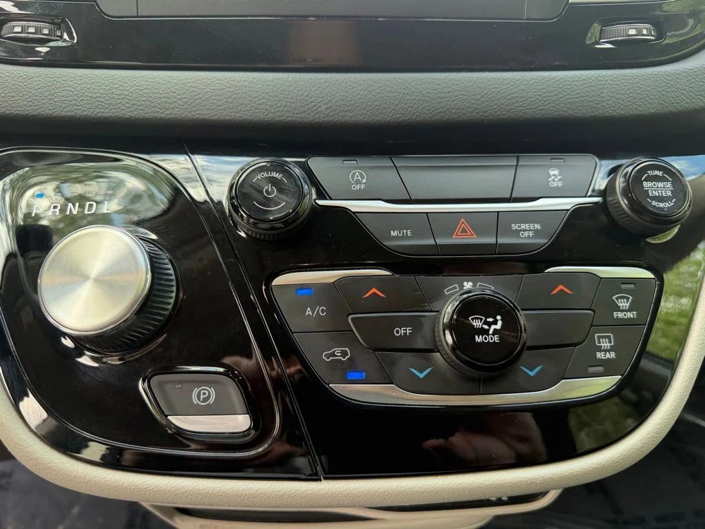 Used 2023 Crystal Metallic Chrysler LX image 22