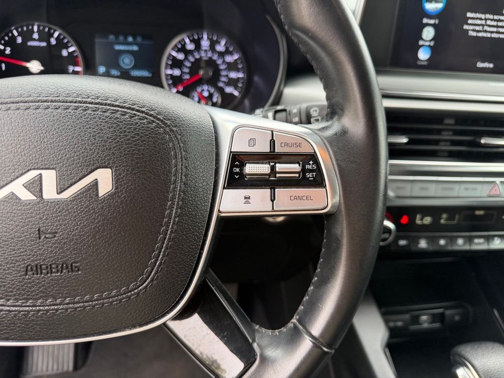 Used 2022 Ebony Black Kia LX image 18
