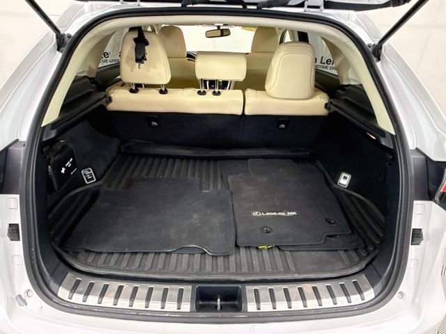 Used 2017  Lexus 200t image 25