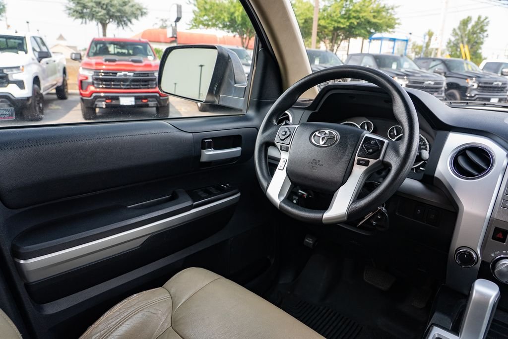 Used 2014 Super White Toyota SR5 image 13
