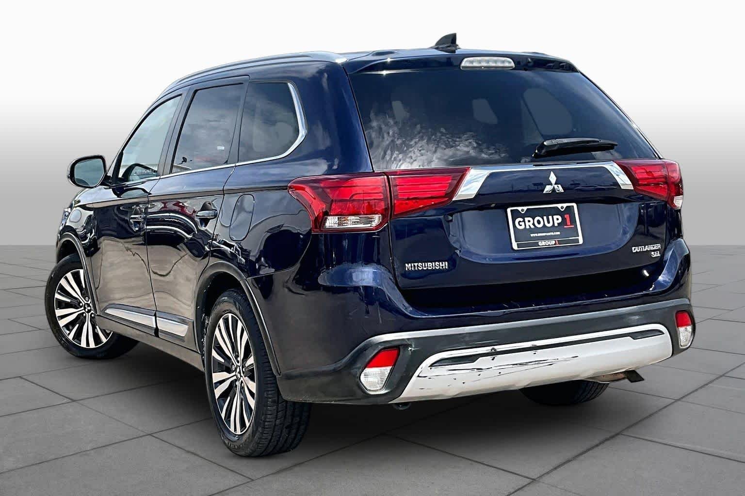 Used 2019 Cosmic Blue Metallic Mitsubishi SEL image 12