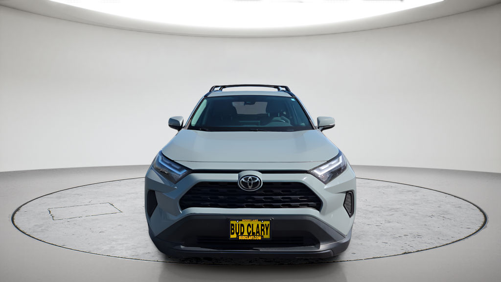 Used 2023  Toyota XLE image 2