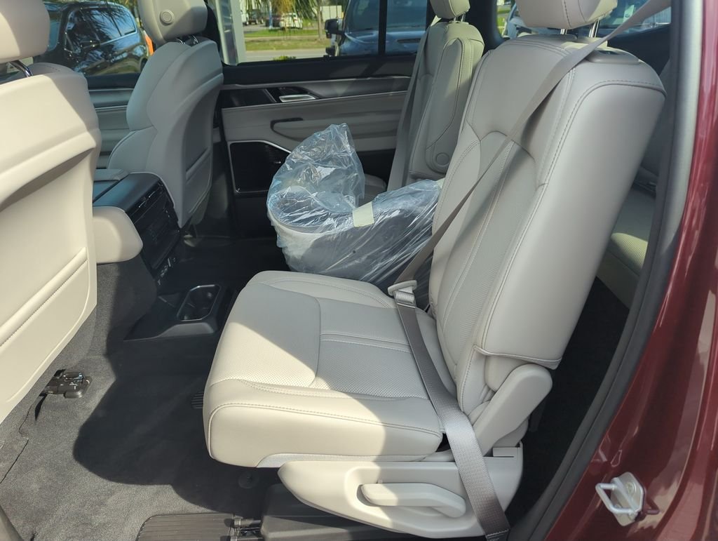 New 2026 Velvet Red Pearl-Coat Exterior Paint Jeep Limited Reserve image 30