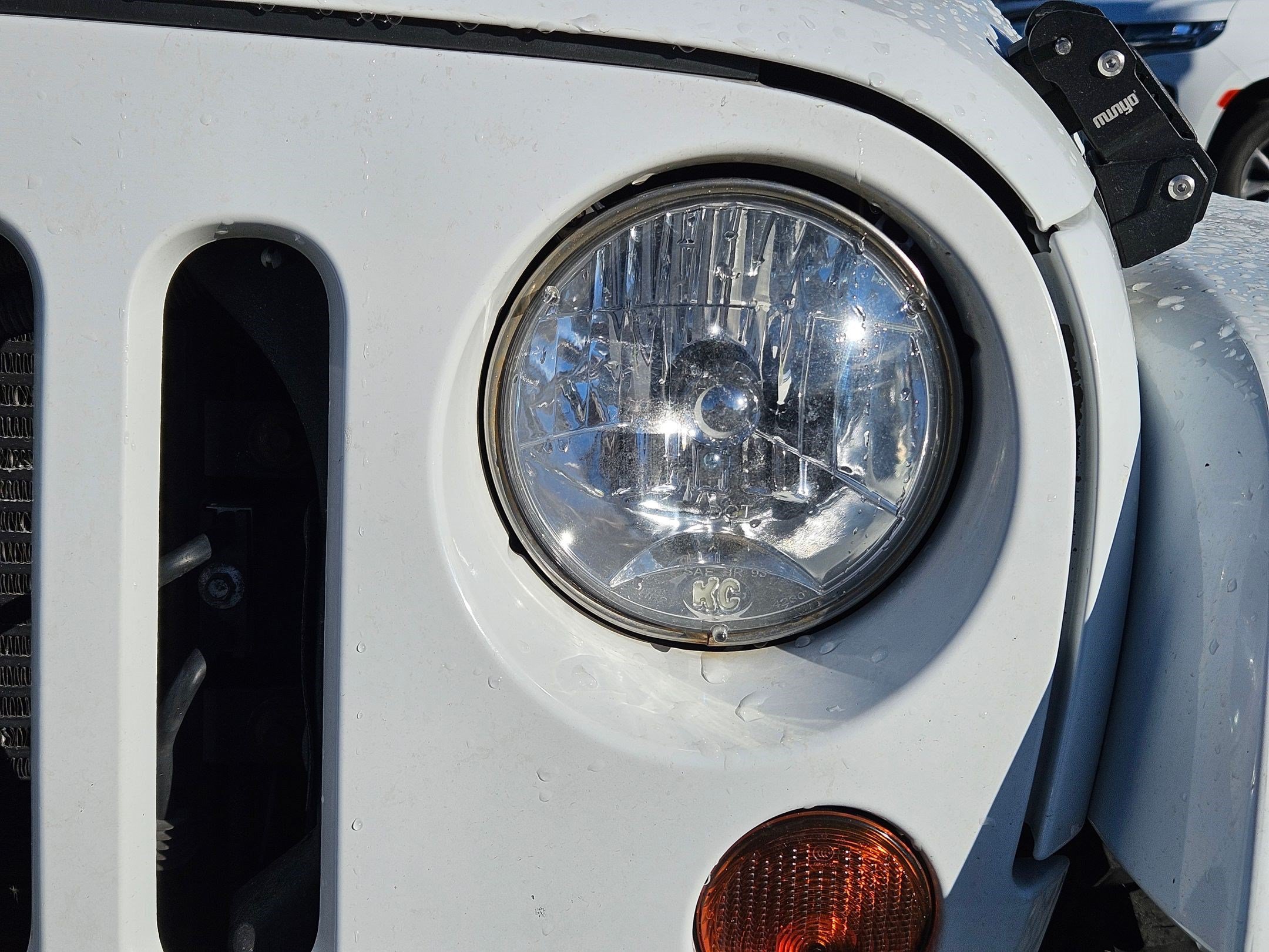 Used 2013 Bright White Clearcoat Jeep Sahara image 10