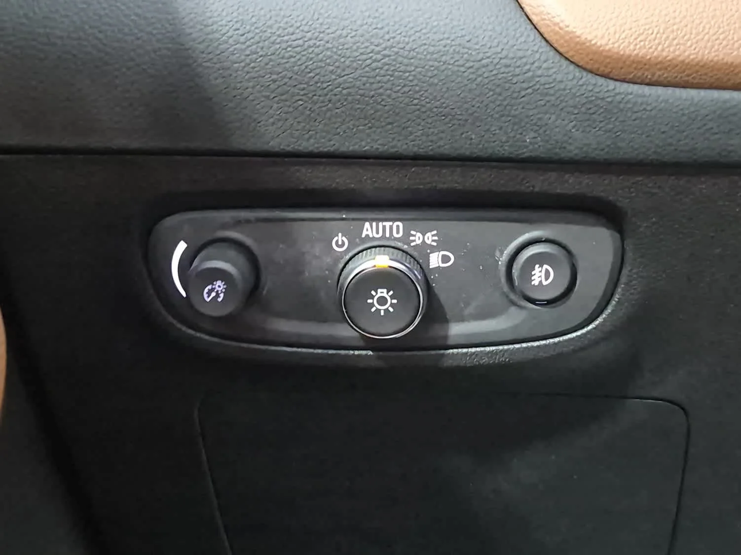 Used 2023 Ebony Twilight Metallic Buick Essence image 18