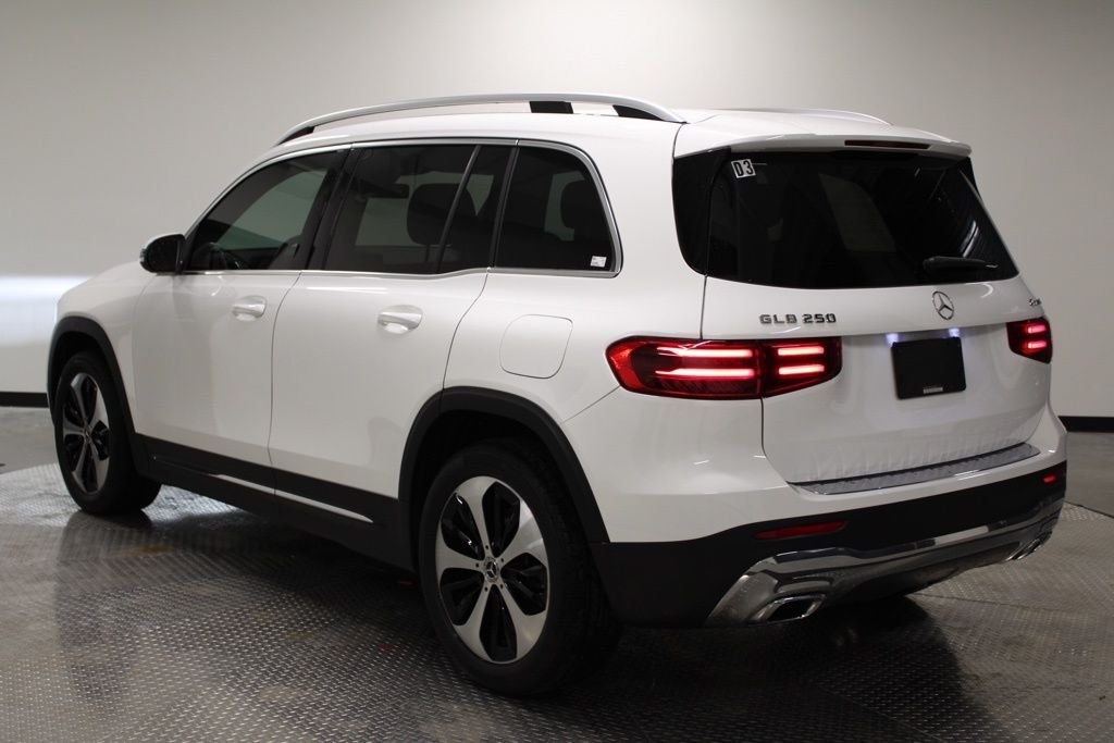 Certified Used 2026  Mercedes-Benz GLB 250 image 3