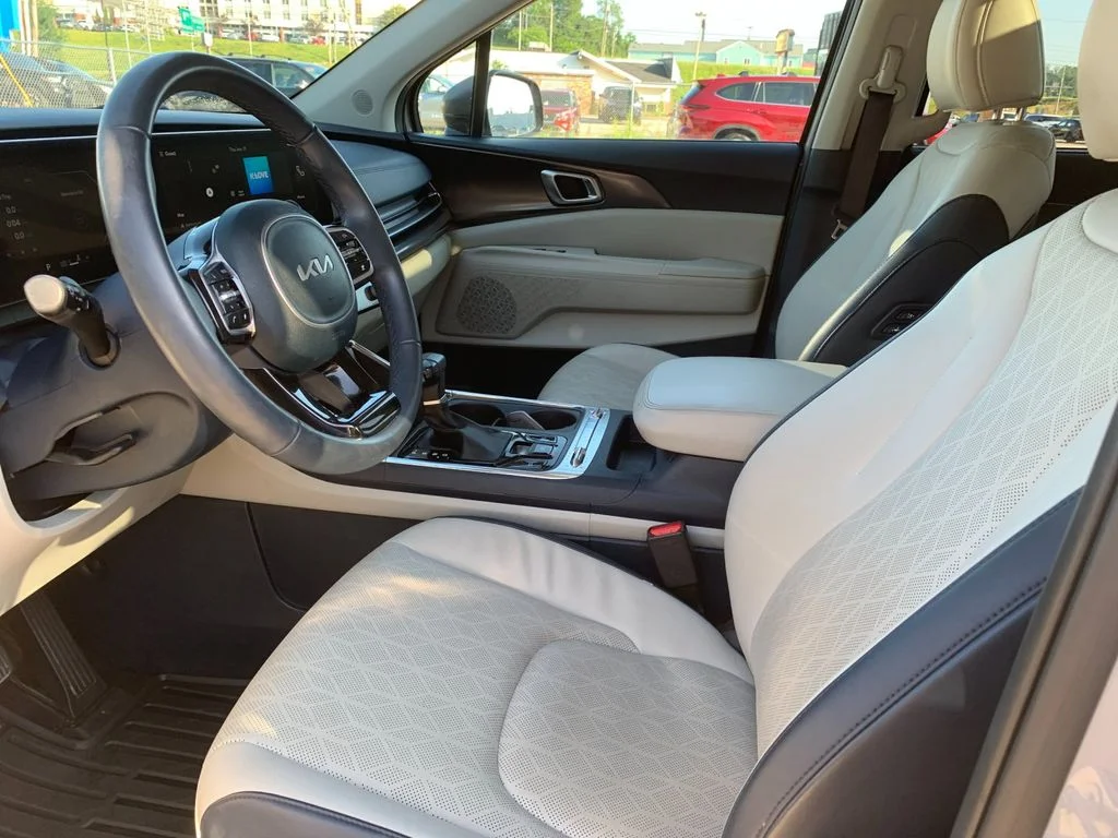 Used 2025 White Kia SX image 11