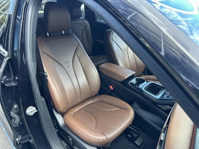 Used 2023 Black Lincoln Reserve image 27