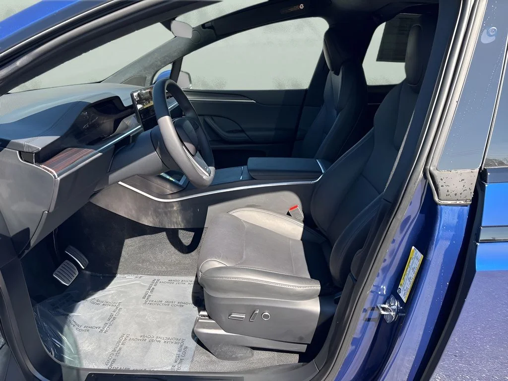Used 2024  Tesla Base image 9