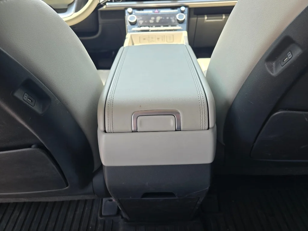 Used 2025 Earthy Brass Matte Hyundai Limited image 29