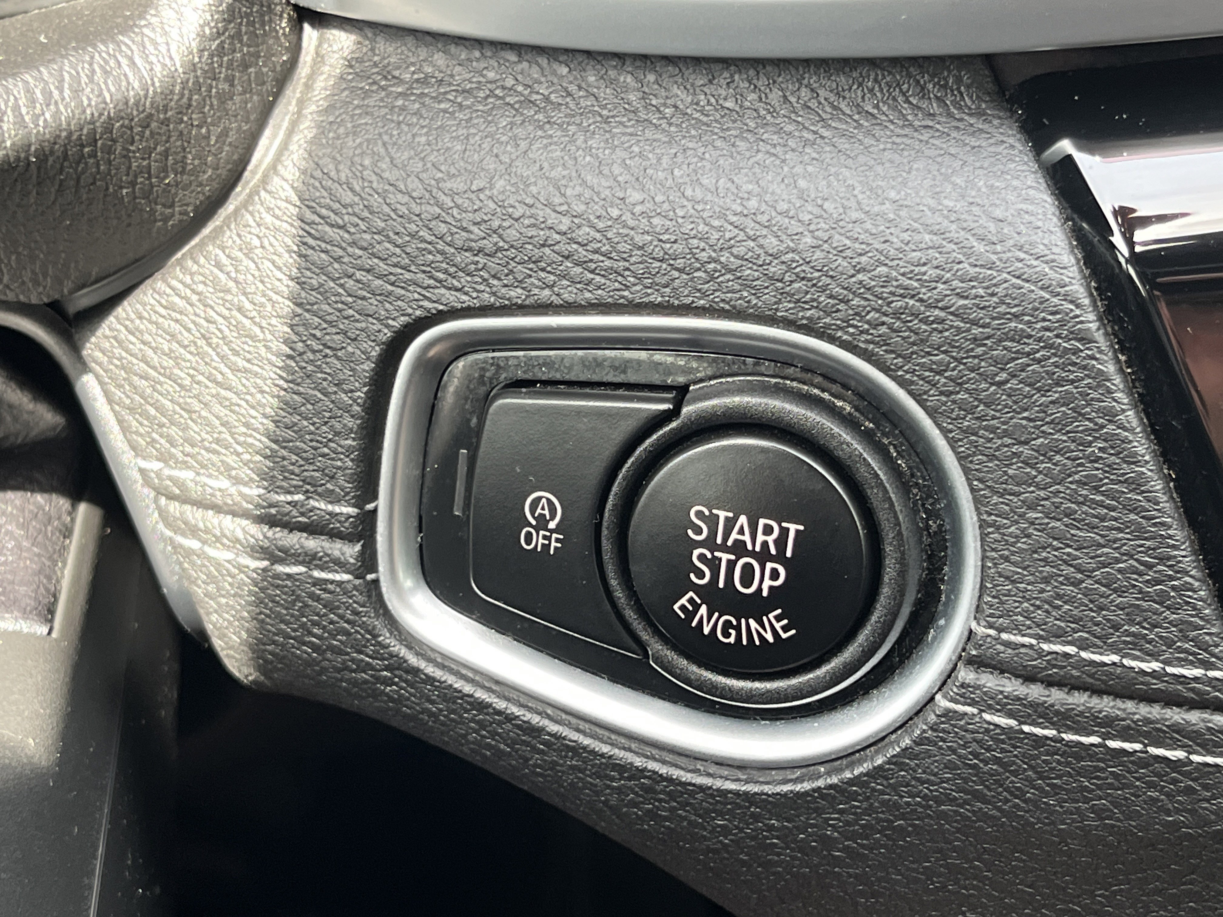 Used 2020 Jet Black BMW sDrive28i image 10