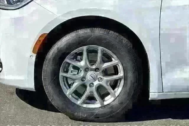 New 2026 Bright White Clear-Coat Exterior Paint Chrysler  image 26