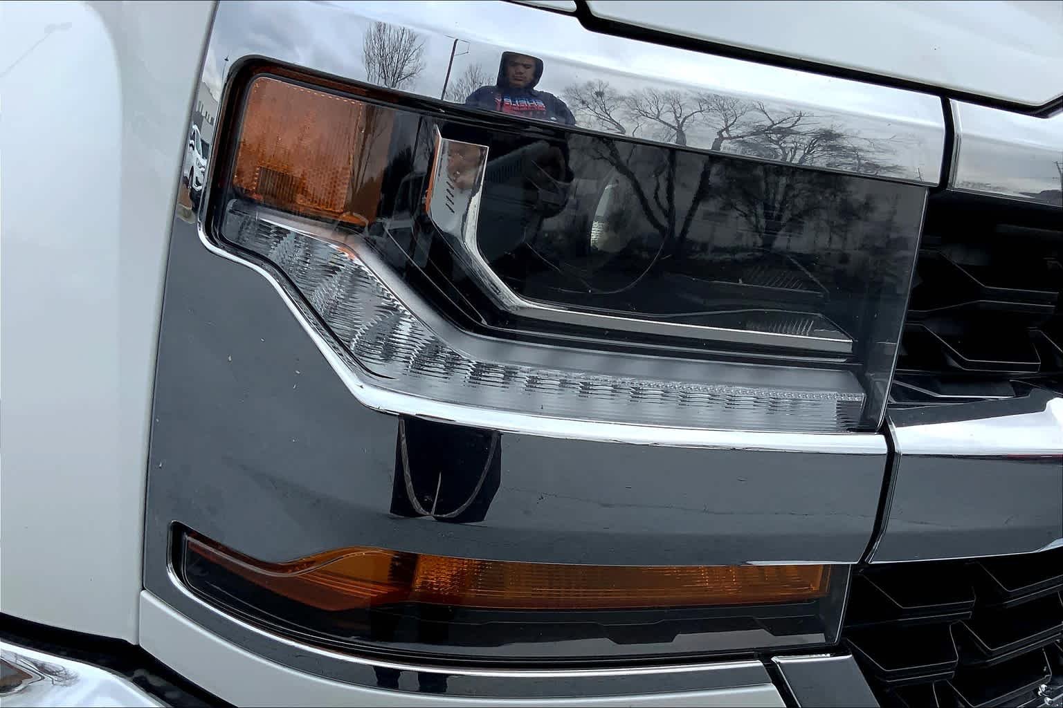 Used 2016 Iridescent Pearl Tricoat Chevrolet LT image 27