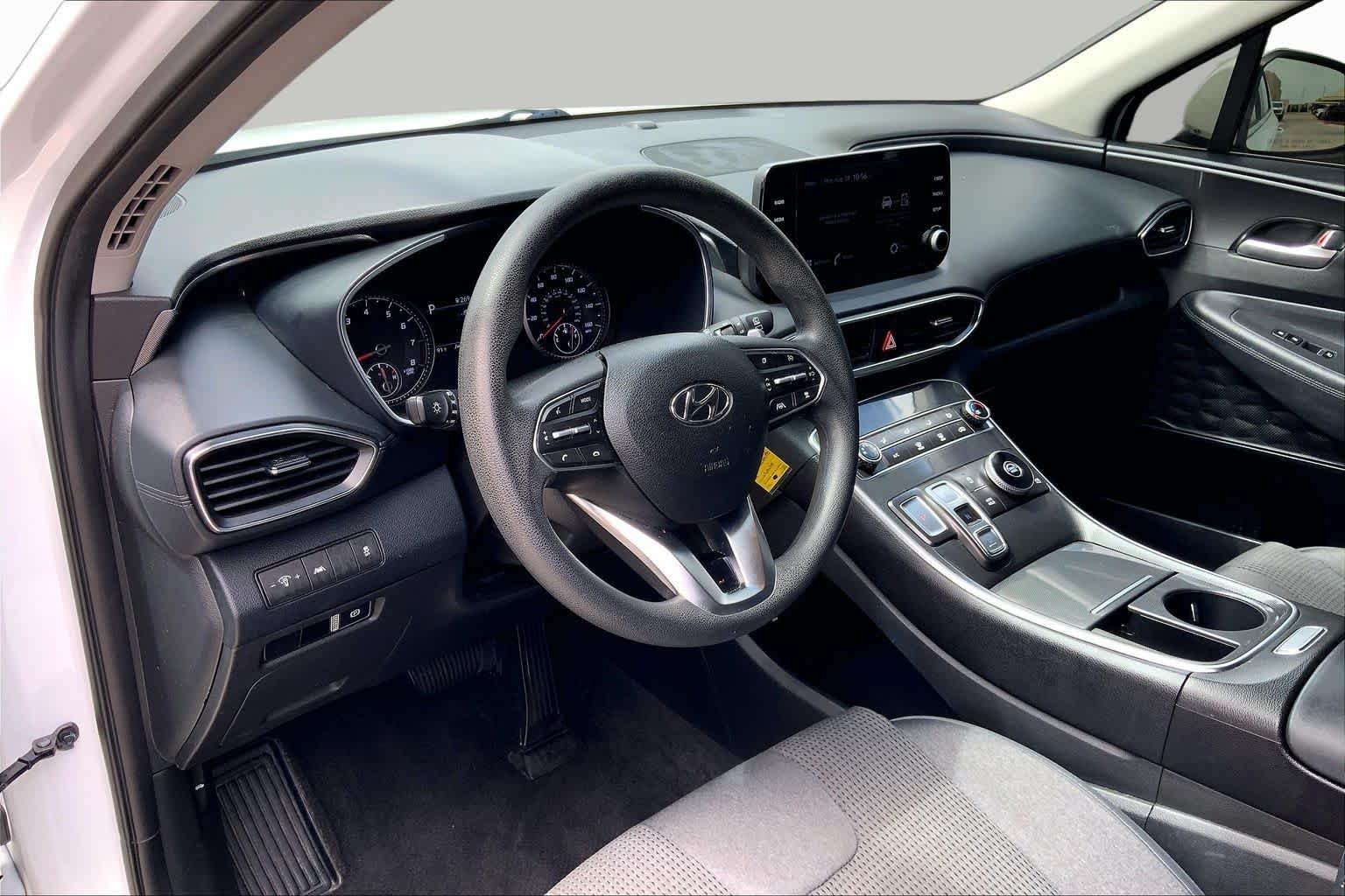 Used 2021 Quartz White Hyundai SE image 17
