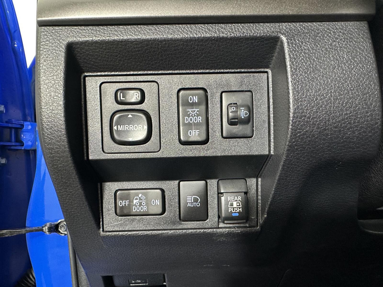 Used 2020 Voodoo Blue Toyota SR5 image 38