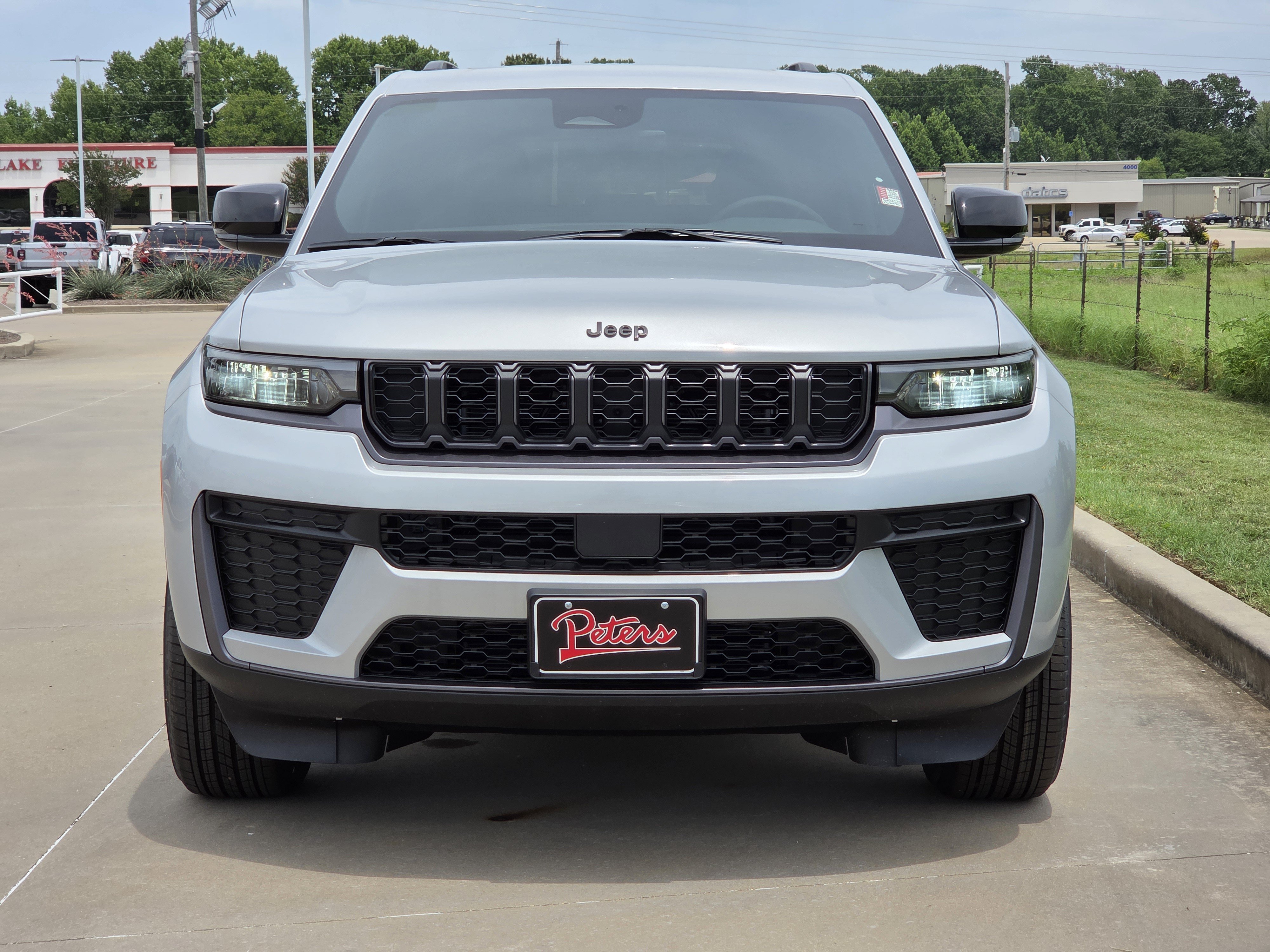 New 2026 Silver Zynith Jeep Laredo Altitude image 2