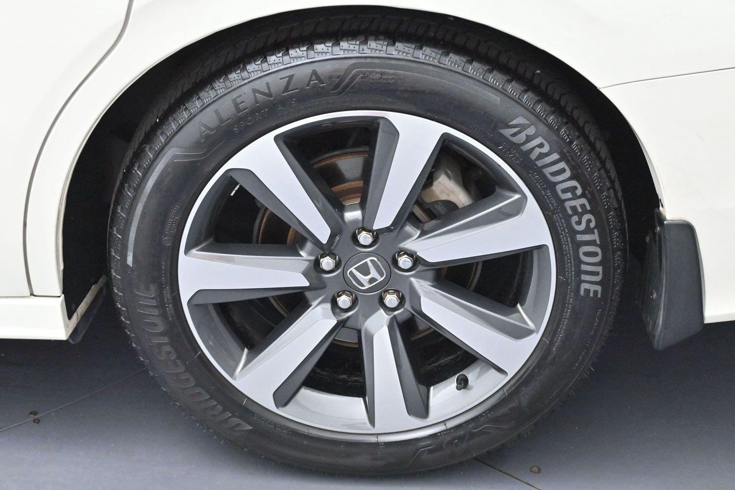 Used 2019 White Diamond Pearl Honda Touring image 41