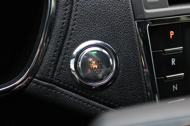 Used 2017 Black Lincoln Select image 14