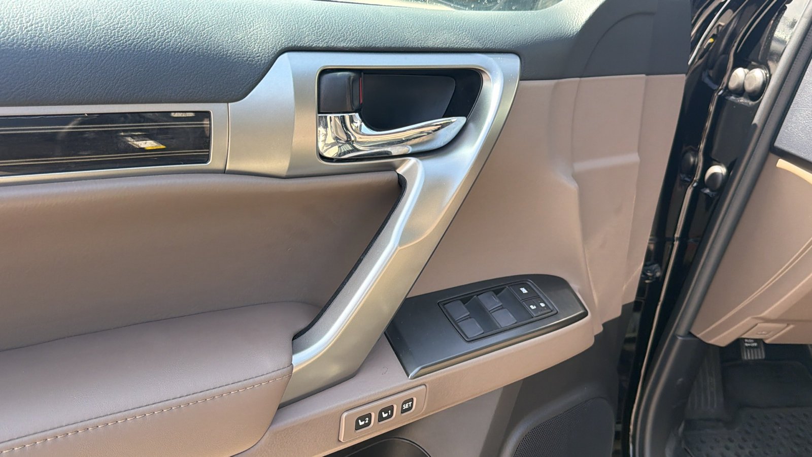 Certified Used 2023 Onyx Black Lexus GX 460 Premium image 10