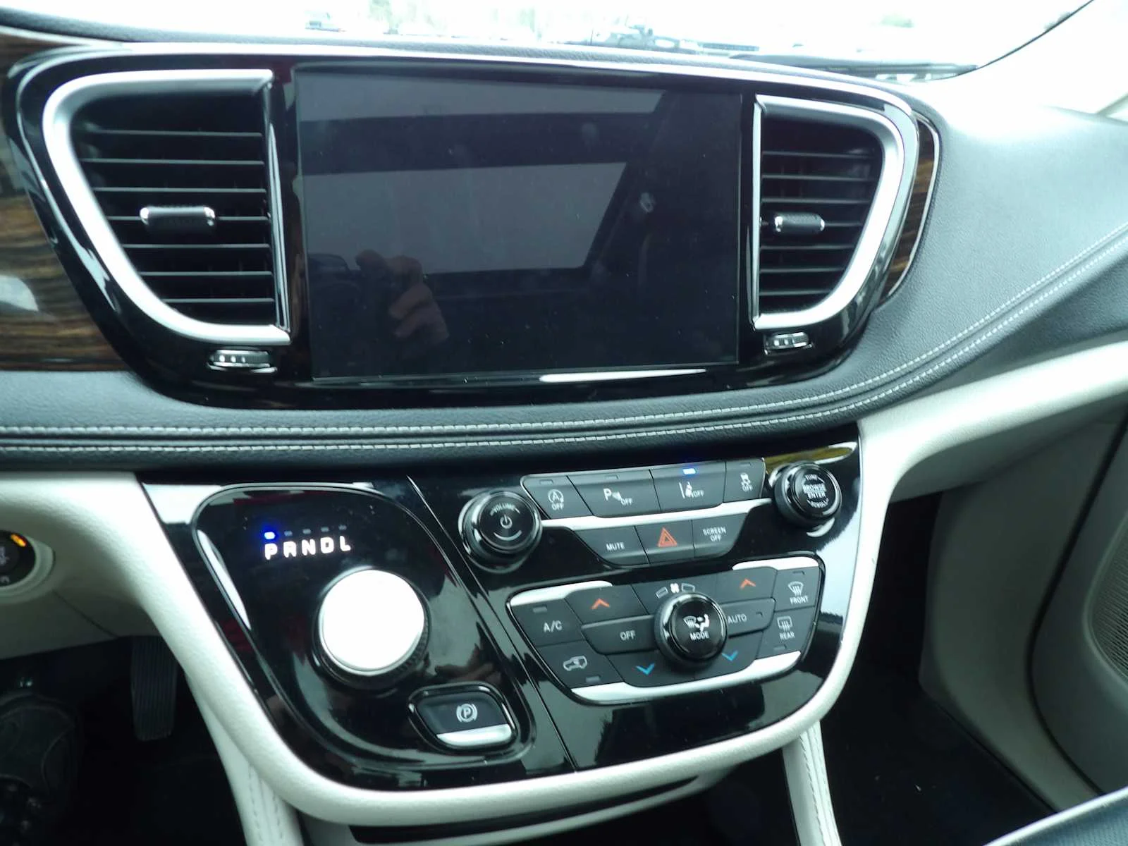2023 Chrysler Pacifica Limited - Photo 19