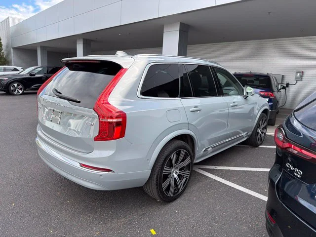 Used 2025 Gray Volvo T8 Ultra image 3
