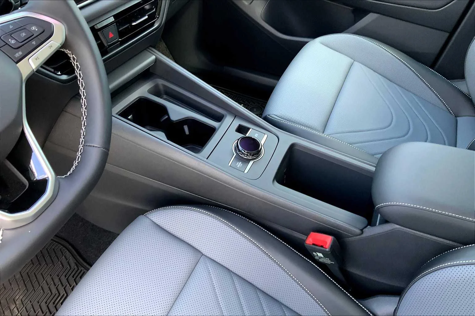 New 2025 Monterey Blue Pearl Volkswagen SE image 7