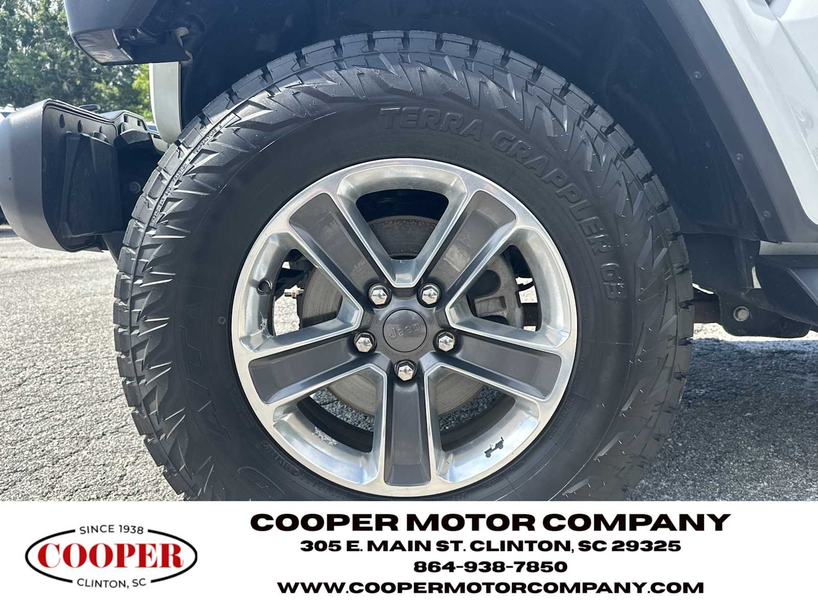 Used 2018 Bright White Clearcoat Jeep Sahara image 11