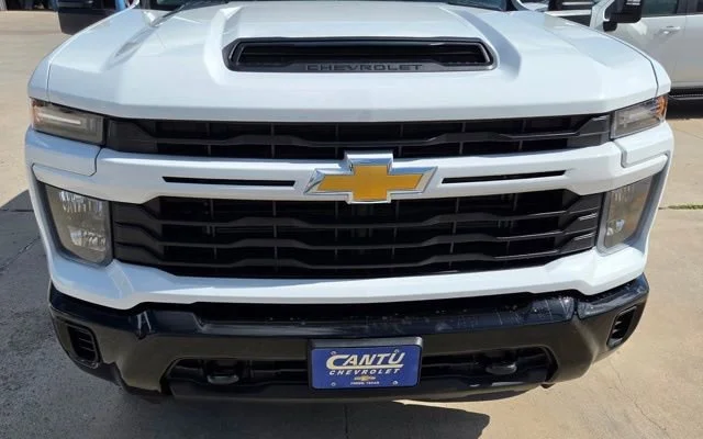 New 2026 Summit White Chevrolet Custom image 4