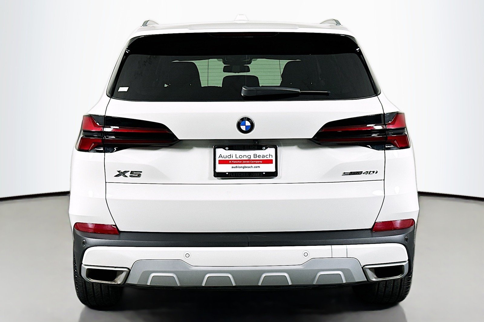 Used 2026 Alpine White BMW sDrive40i image 3