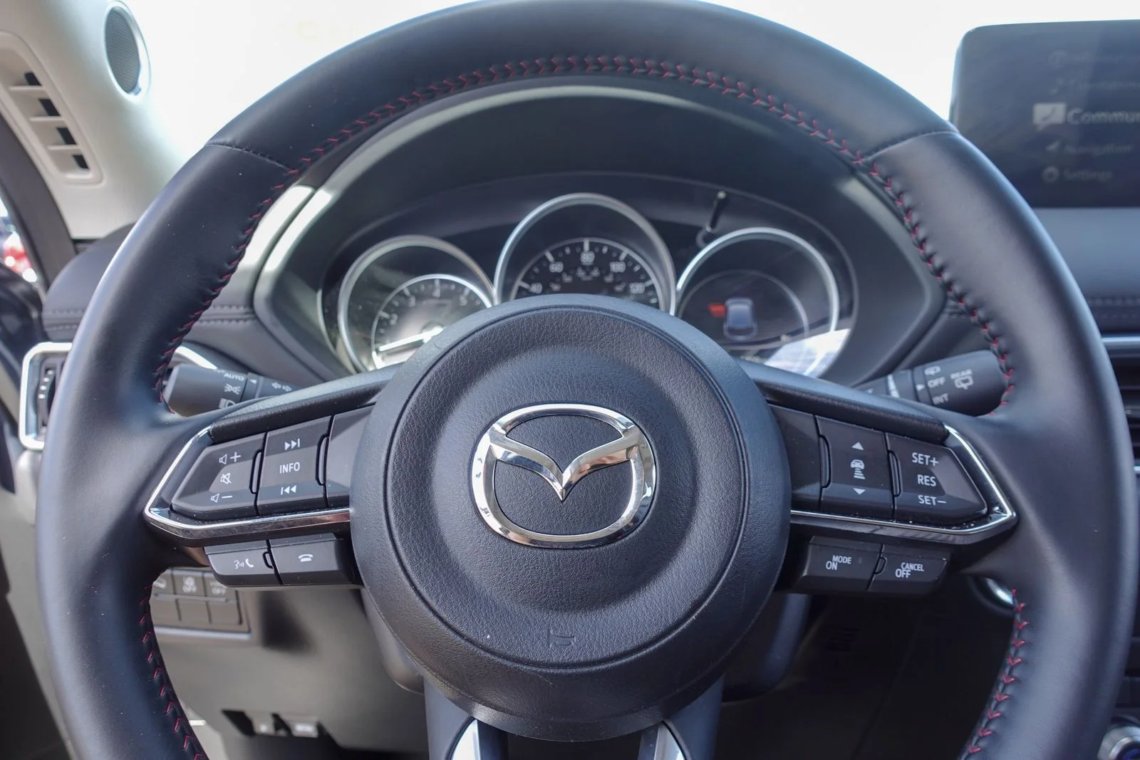 Certified Used 2025 Polymetal Gray Metallic Mazda 2.5 S Carbon Edition image 20