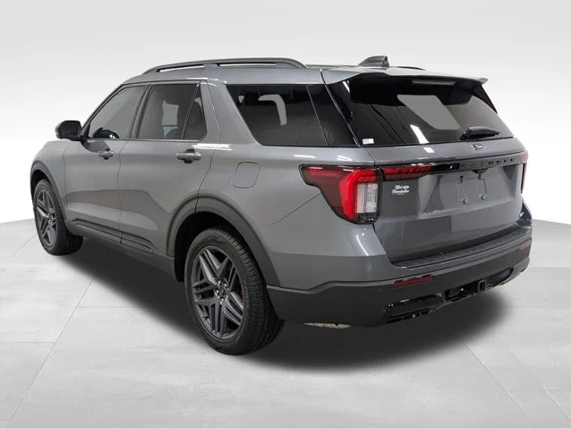 New 2026 Carbonized Gray Metallic Ford ST-Line image 53