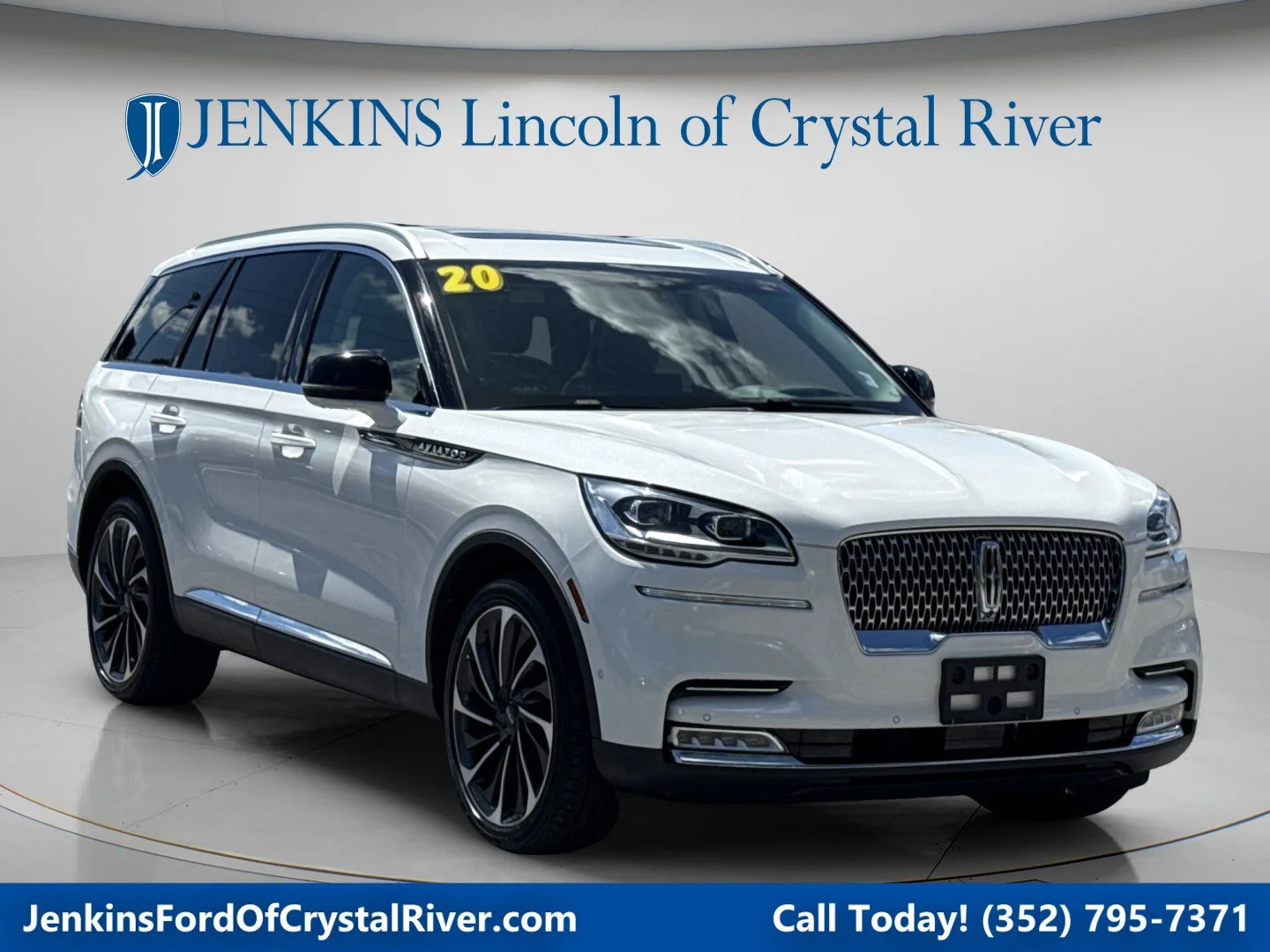 Used 2020 Pristine White Metallic Tri-Coat Lincoln Reserve image 1
