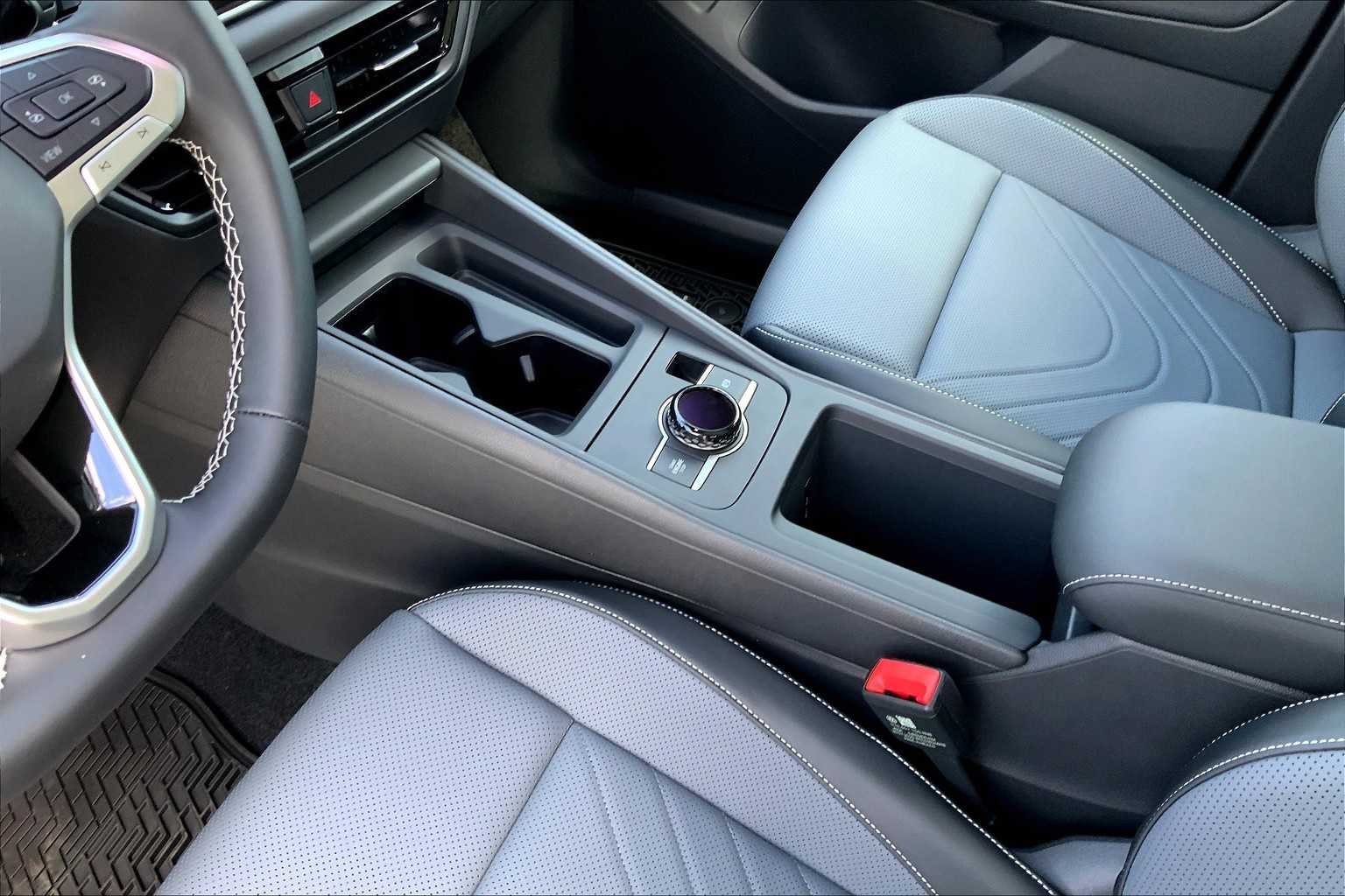 2025 Volkswagen Tiguan SE - Photo 7