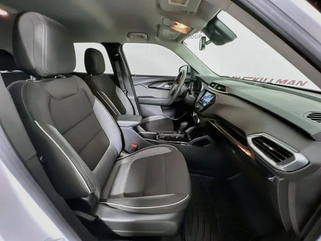 Used 2022 White Chevrolet LT image 38