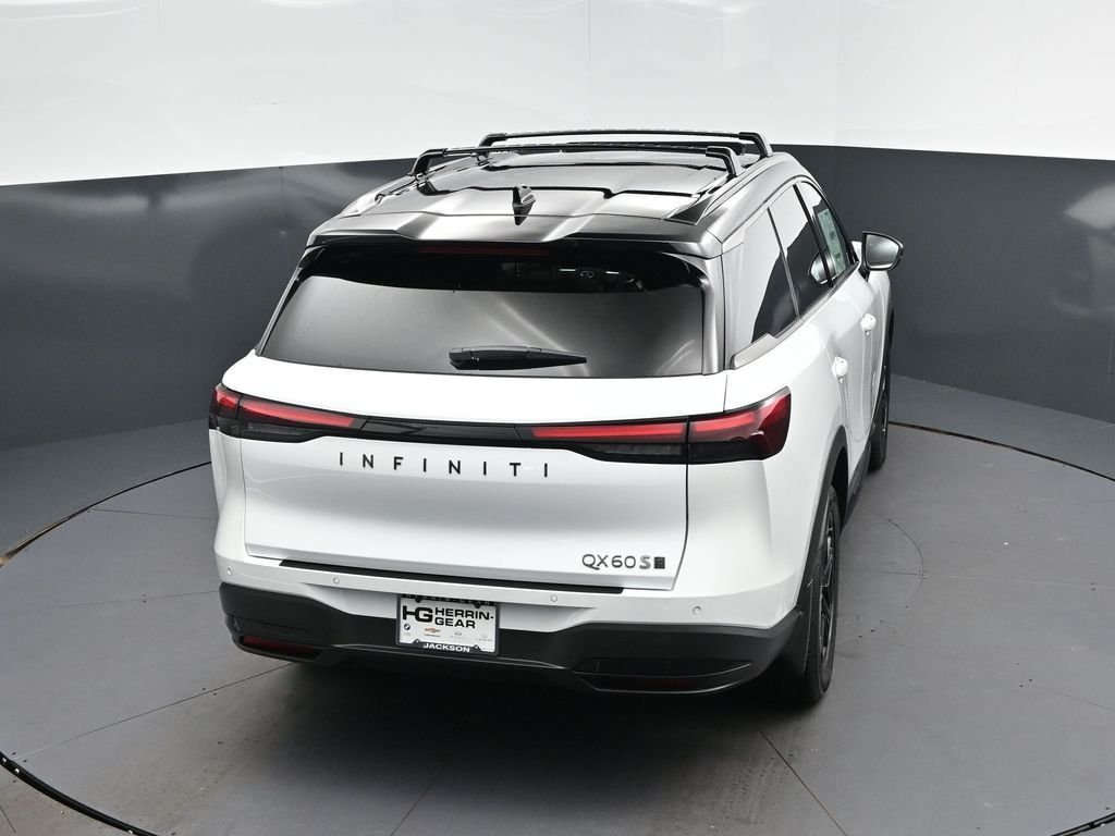 New 2027 2T RAD WHT INFINITI Sport AWD image 36