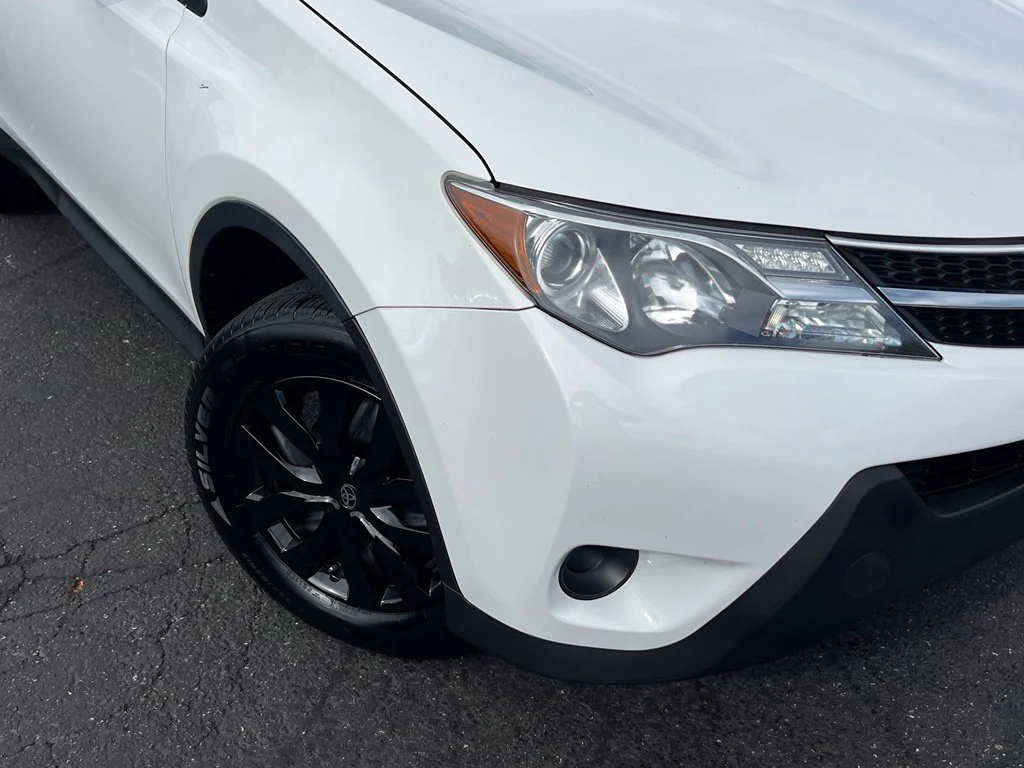 Used 2015 Super White Toyota LE image 2
