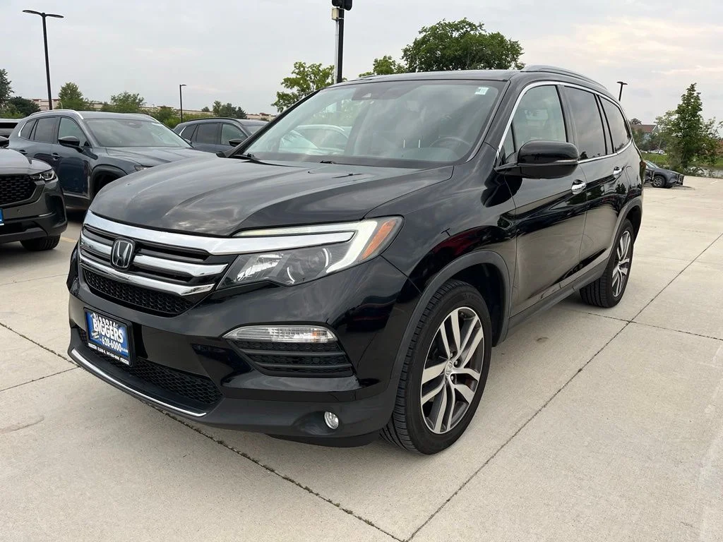 Used 2017  Honda Touring image 4