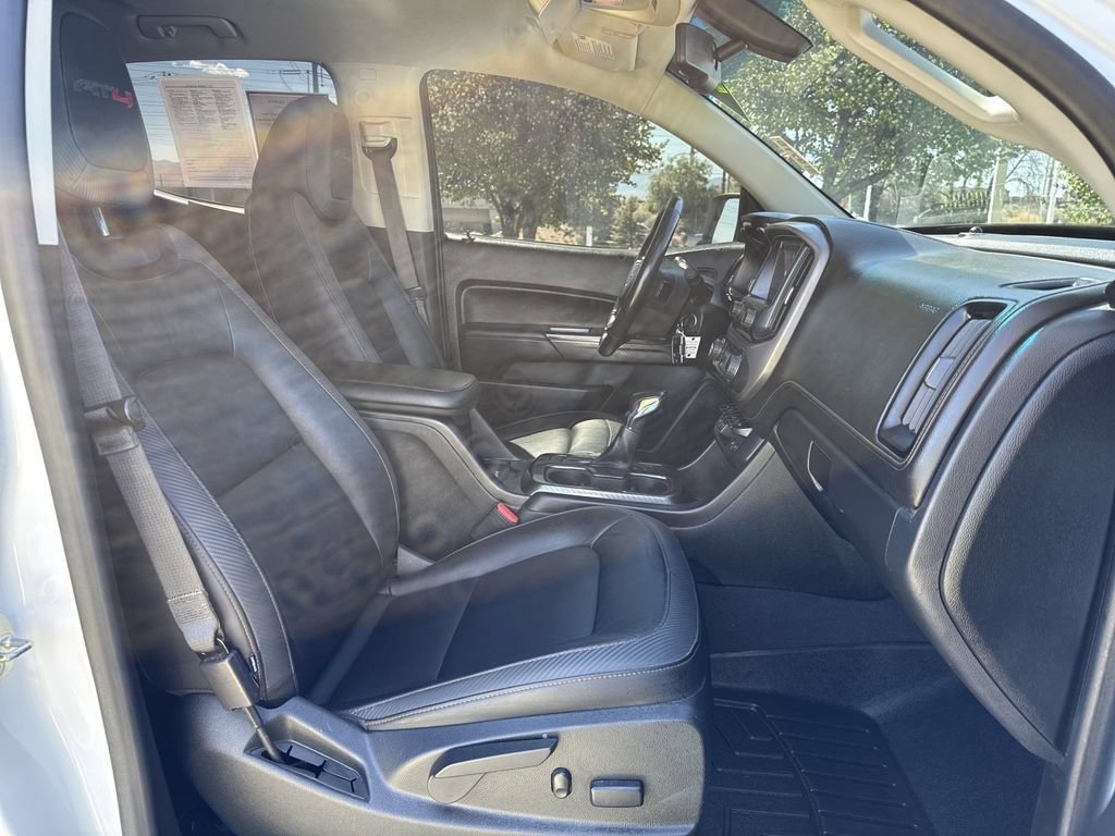 Certified Used 2022 Summit White GMC 4WD AT4 w/Leather image 23