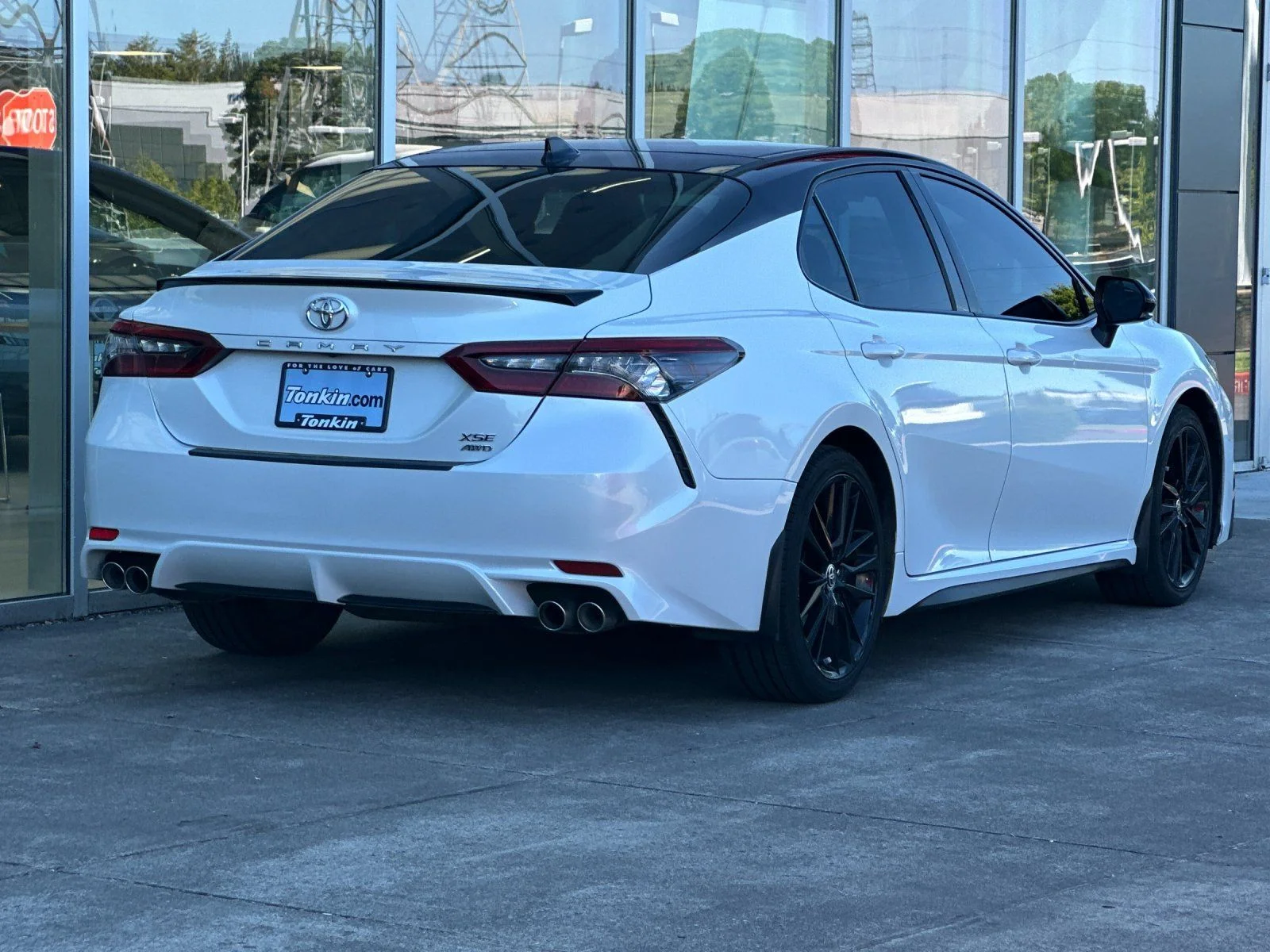 Used 2021 Wind Chill Pearl/Midnight Black Metallic Toyota XSE image 3