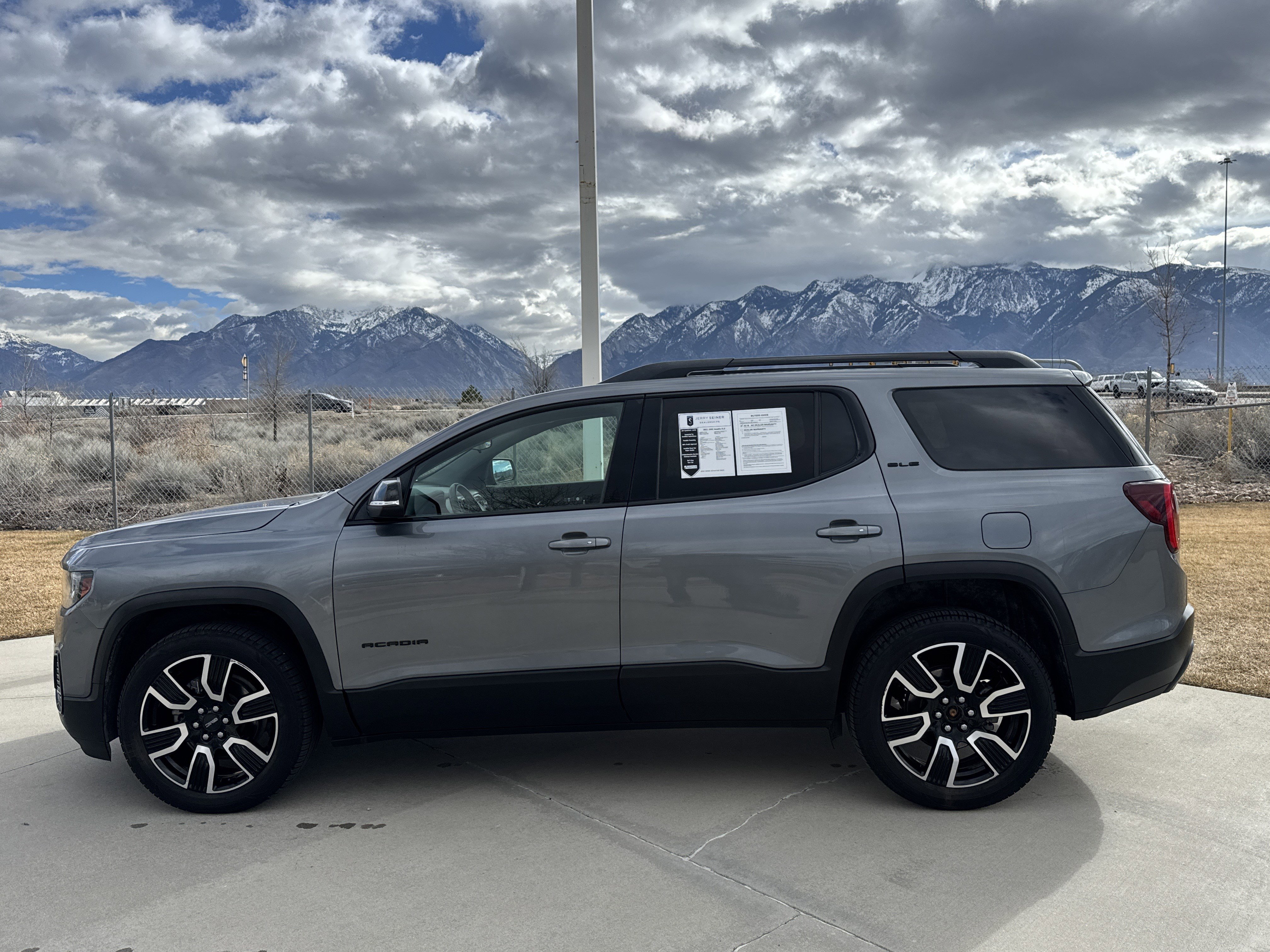 Used 2021 GMC Acadia SLE with VIN 1GKKNRLS3MZ186053 for sale in North Salt Lake, UT