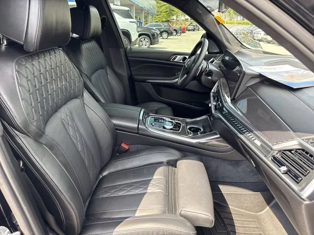 Used 2025 Black Sapphire Me BMW M60i image 35