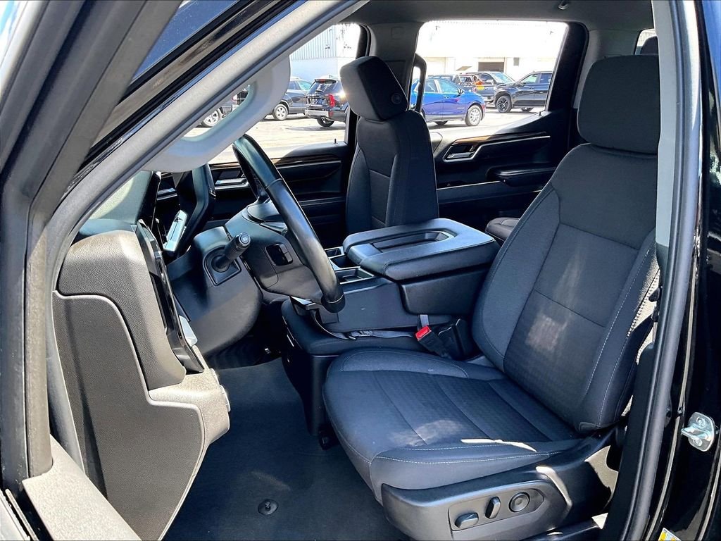 Used 2025 Black Chevrolet LT image 9